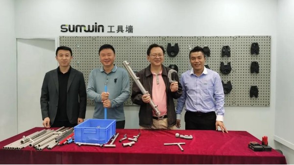 四川欧阳兴谊金属科技总经理阳宇一行参观双兴KY电,天生快感,为赢而战水管展厅